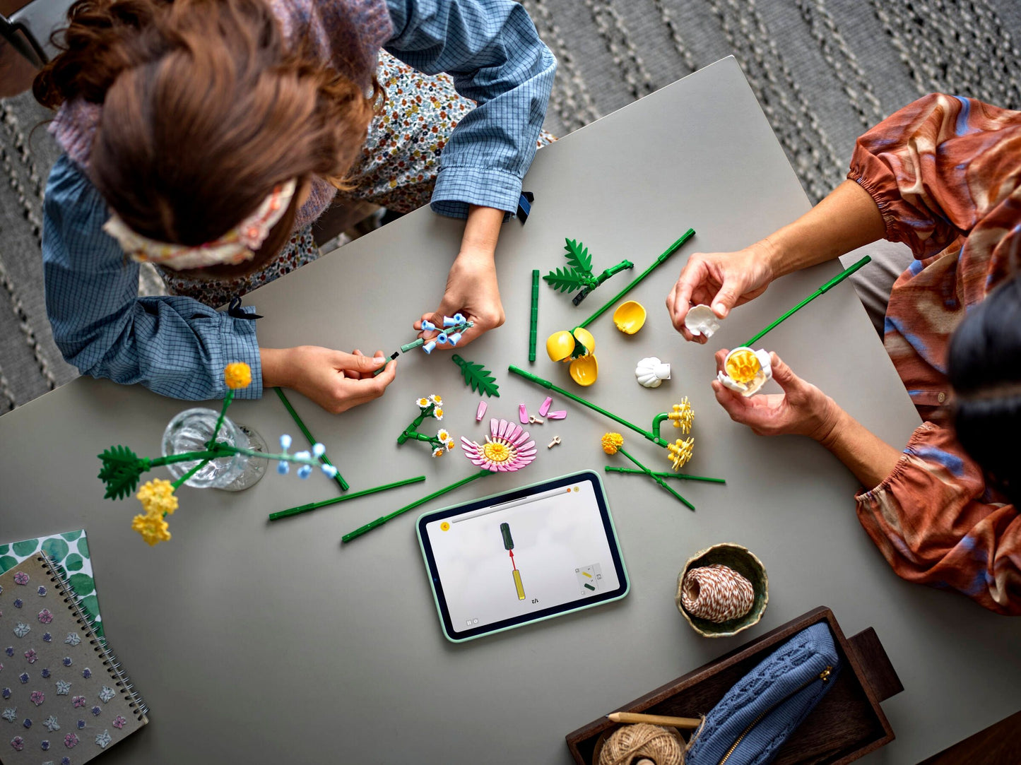 LEGO® Icons Kleiner Sommerstrauß – Kreatives DIY-Blumen-Set für Erwachsene | Perfekte Geschenkidee & Stilvolle Deko – 10347, 373 Teile