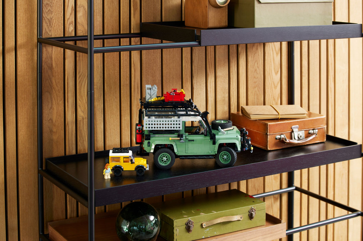 LEGO® Classic Land Rover Defender Gelb – Detailgetreues Sammlerauto für Erwachsene & Auto-Fans – Bauspaß & Nostalgie in 150 Teilen – Perfektes Geschenk – Modell 40650