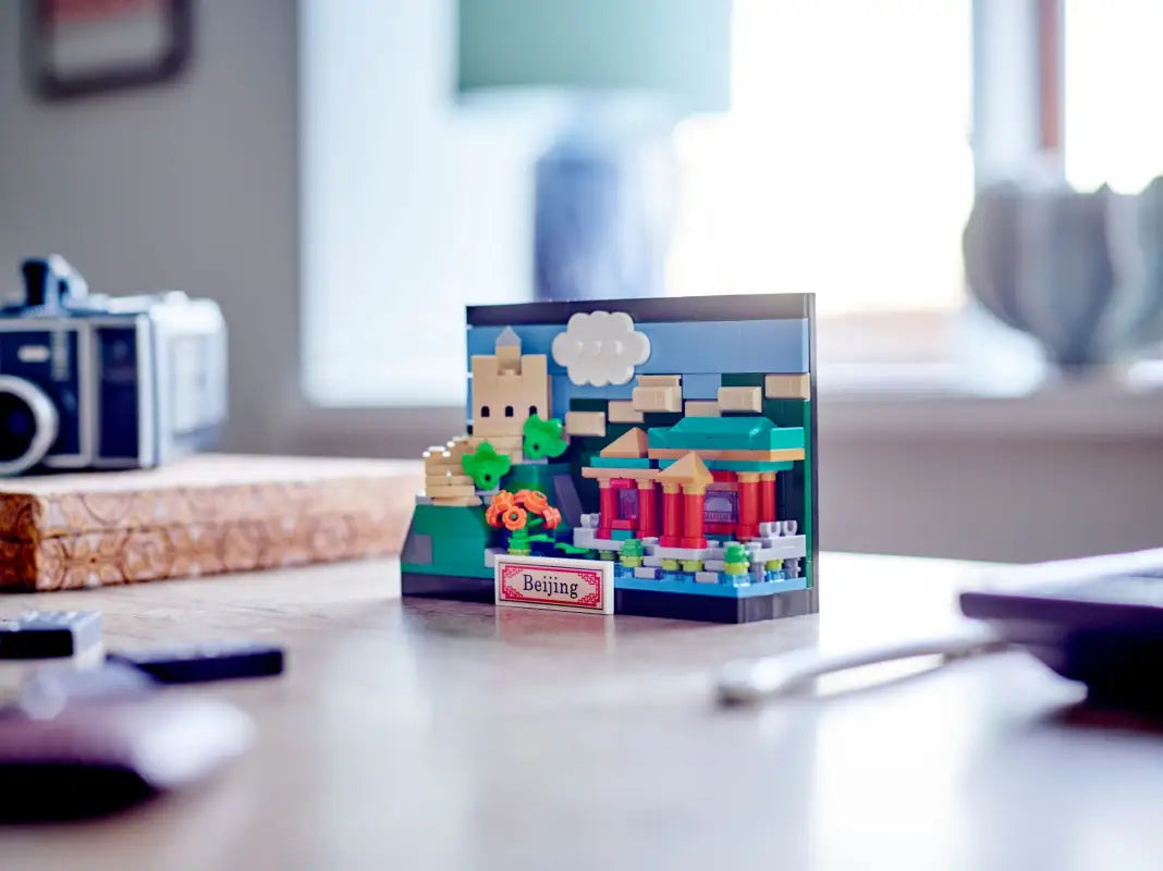 LEGO® Creator Beijing Postkarte – Chinesische Souvenir-Baukunst mit ikonischen Wahrzeichen | 276 Teile Set 40654