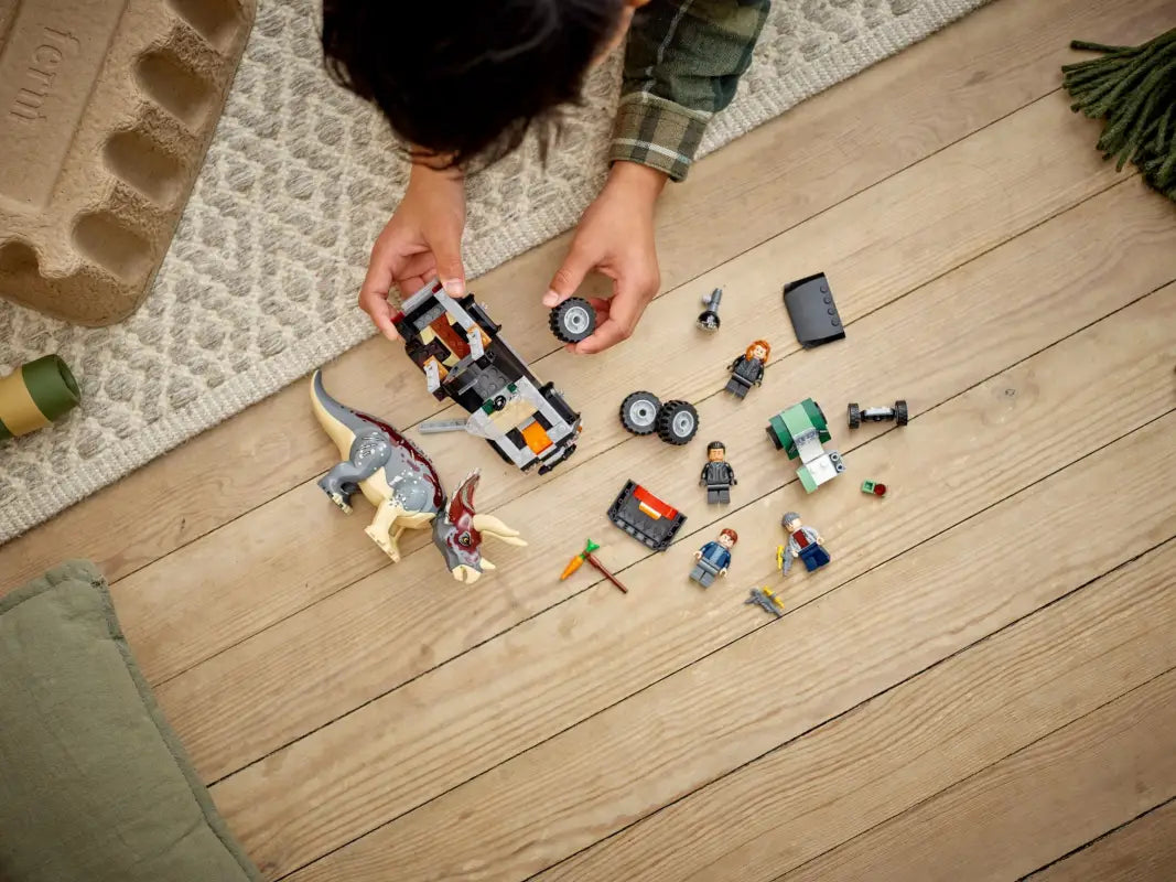 LEGO® Jurassic World Triceratops-Angriff - 76950 NEU! | Abenteuerliche Dino-Action für endlosen Spielspaß - 320 Teile